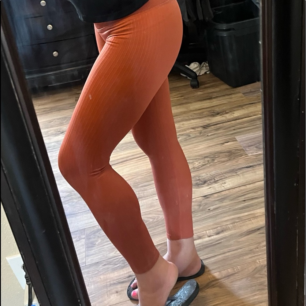 PINK seamless high waist work out leggings.
